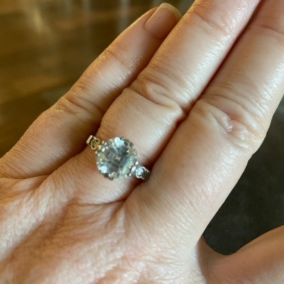 White gold white sapphire ring - Picture 9 of 11